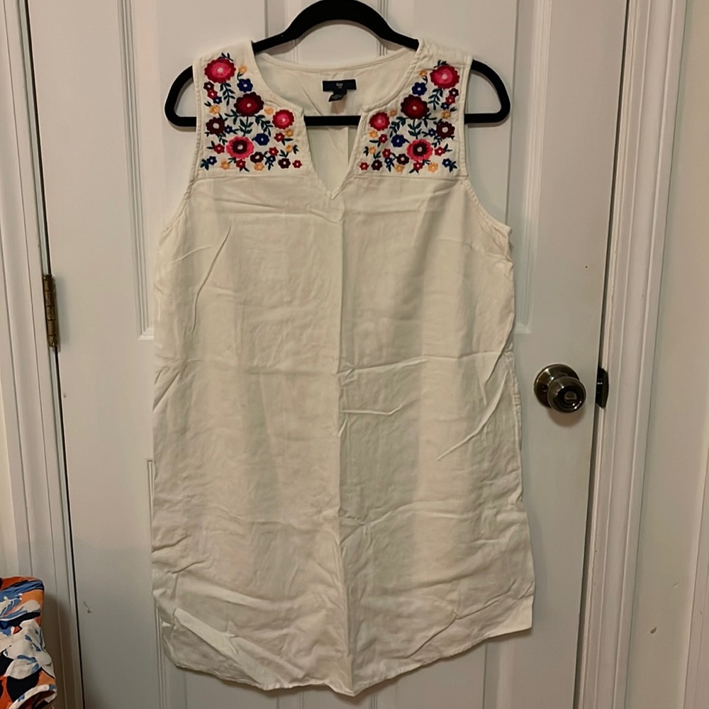 Gap embroidery dreas